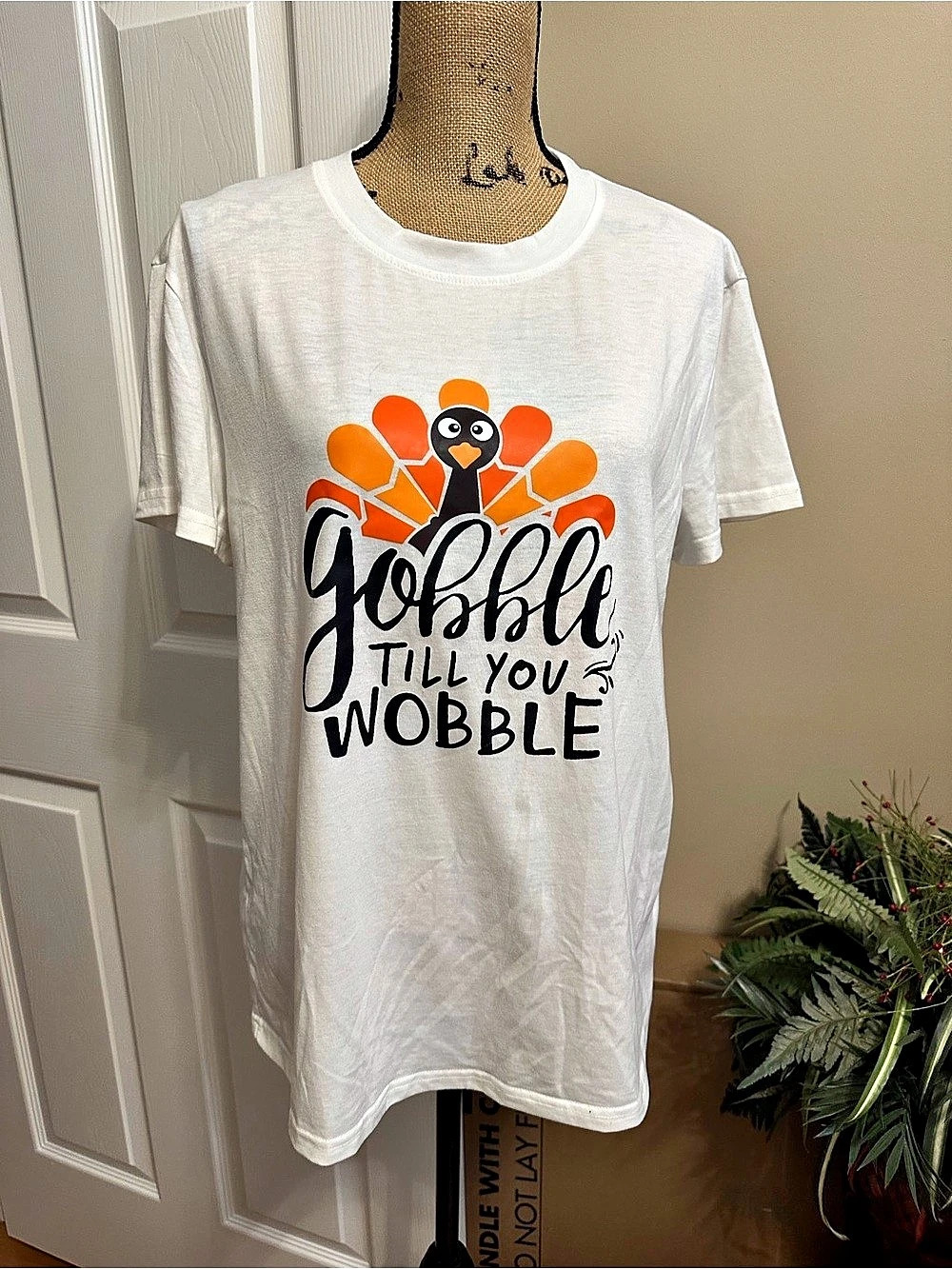 Graphic Turkey Tee in White Size XL Like New